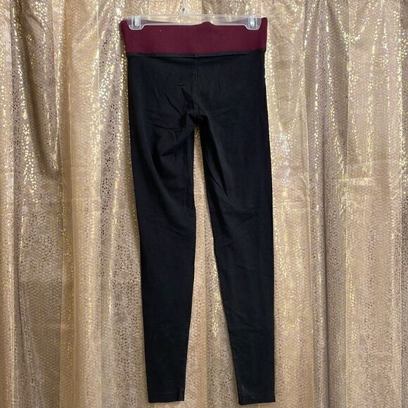 Victoria’s Secret PINK maroon/black yoga leggings, size XS, GUC - Picture 5 of 6